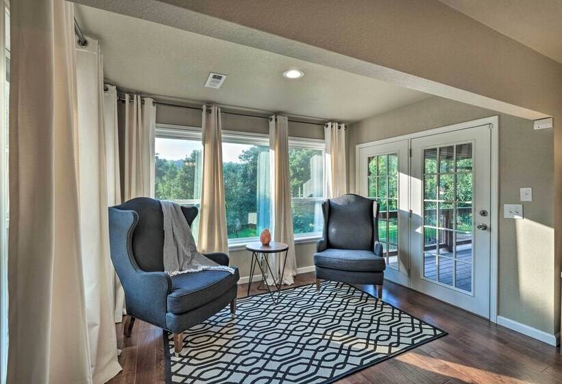 Waterfront Beaver Lake Hideaway W/ Kayaks & More!