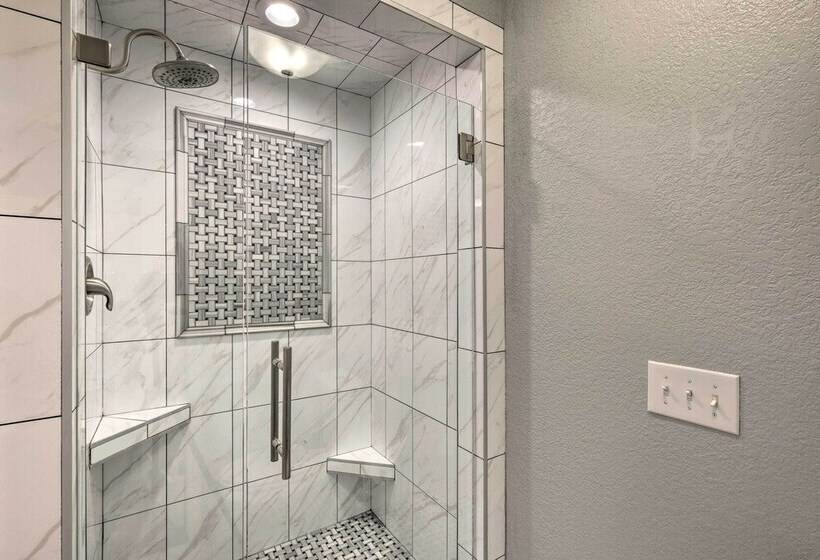 Waterfront Beaver Lake Hideaway W/ Kayaks & More!