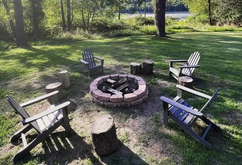 Waterfront Beaver Lake Hideaway W/ Kayaks & More!