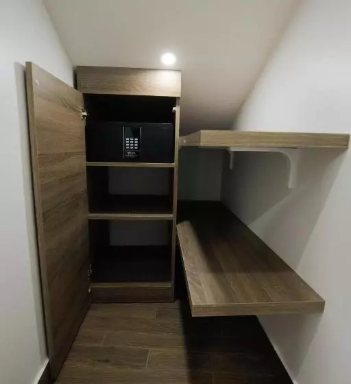 Aamiaismajoitus (B&B) Florek & Florica Room001