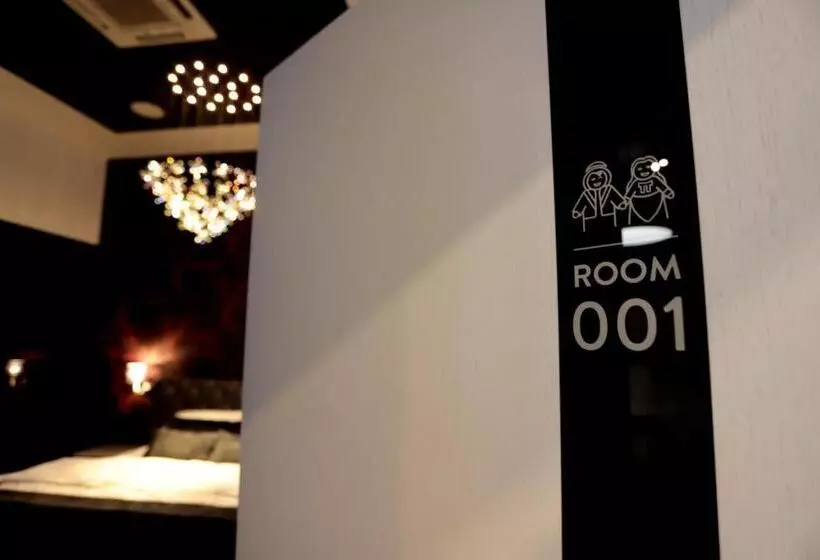 Aamiaismajoitus (B&B) Florek & Florica Room001