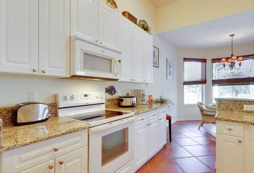 Near Sand & Sun, Cape Coral Home W/ Private Pool