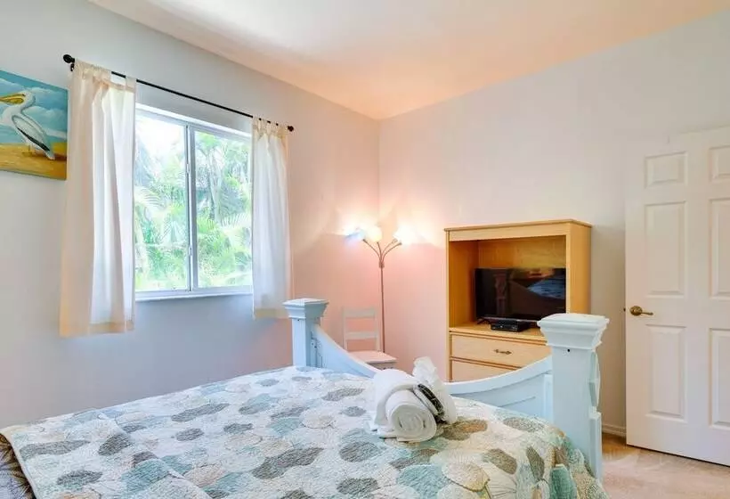 Near Sand & Sun, Cape Coral Home W/ Private Pool