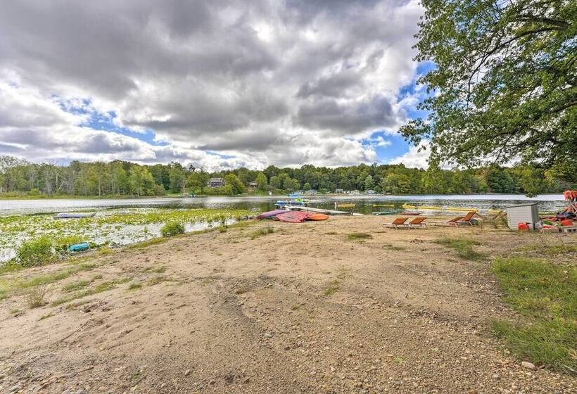 Cozy Cabin: Community Pool & Lakefront Beach!