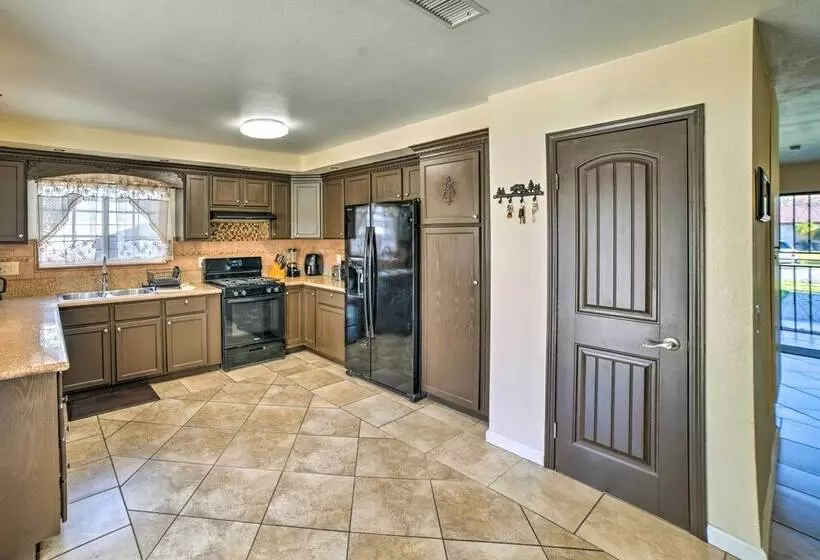 Family Friendly Home W/ Basketball Court!