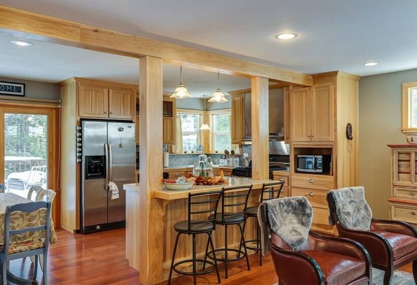 Homey Long Barn Cabin W/ Deck & Fire Pit!