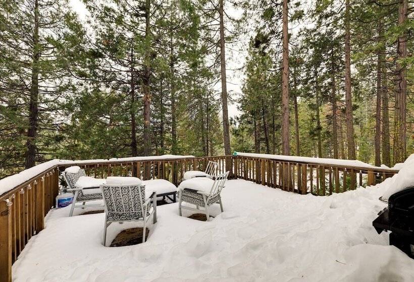 Homey Long Barn Cabin W/ Deck & Fire Pit!