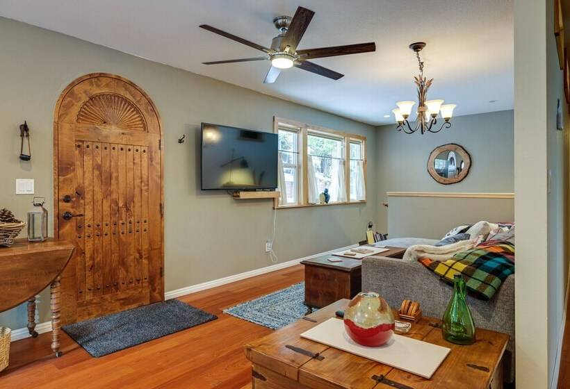 Homey Long Barn Cabin W/ Deck & Fire Pit!