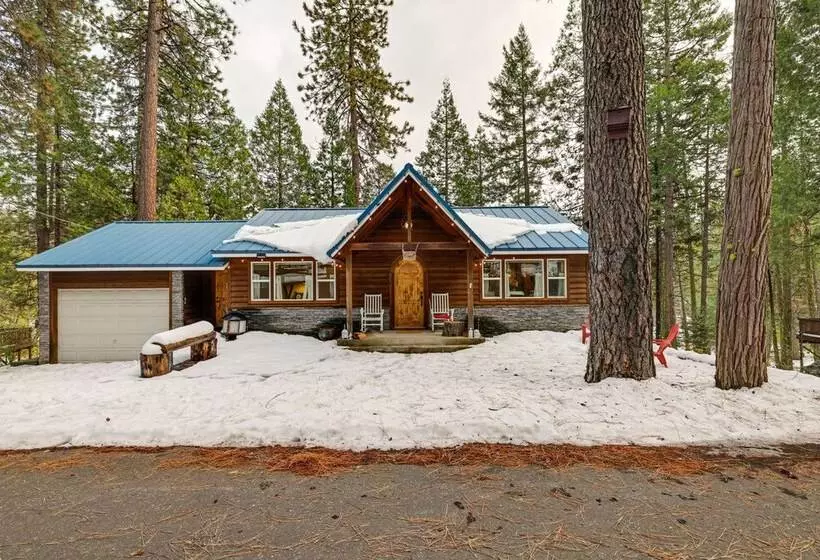Homey Long Barn Cabin W/ Deck & Fire Pit!