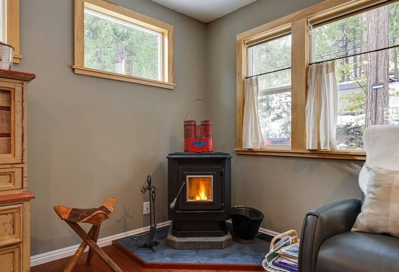 Homey Long Barn Cabin W/ Deck & Fire Pit!