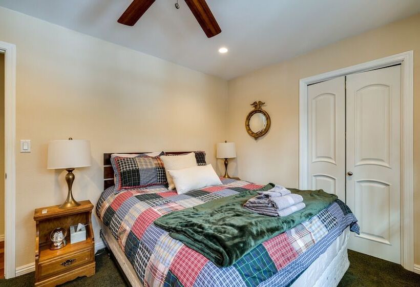 Homey Long Barn Cabin W/ Deck & Fire Pit!