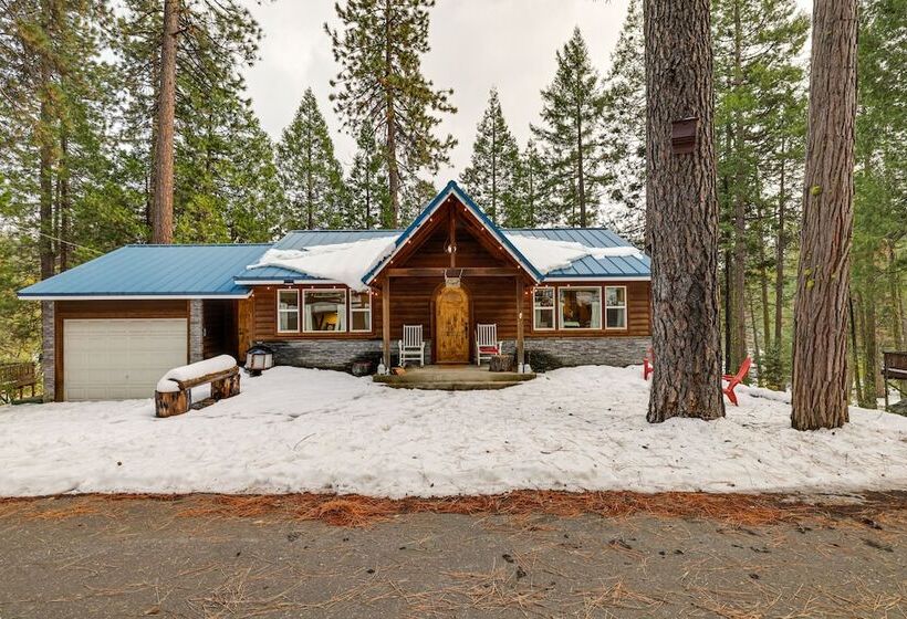 Homey Long Barn Cabin W/ Deck & Fire Pit!