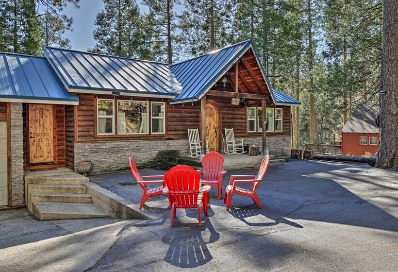 Homey Long Barn Cabin W/ Deck & Fire Pit!