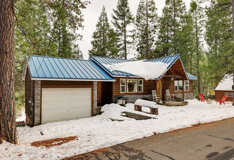 Homey Long Barn Cabin W/ Deck & Fire Pit!