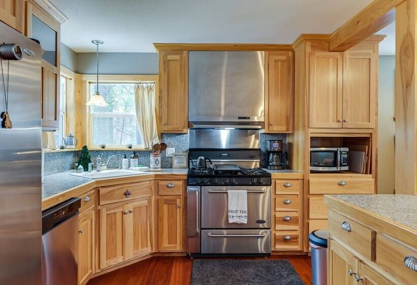 Homey Long Barn Cabin W/ Deck & Fire Pit!