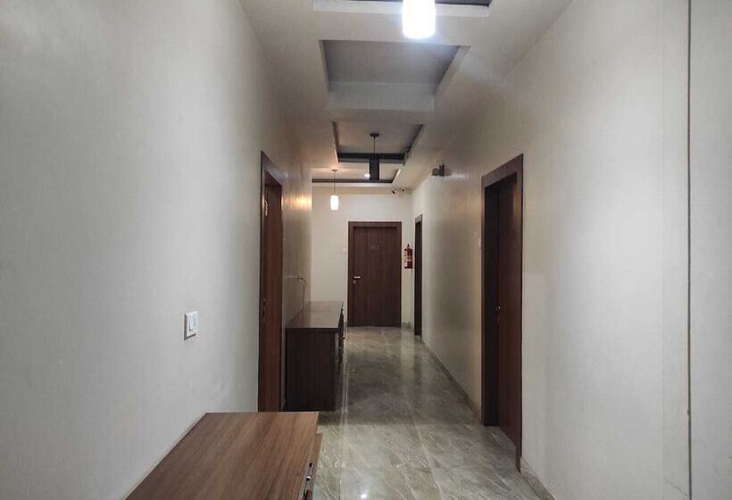 فندق Holiday Palace