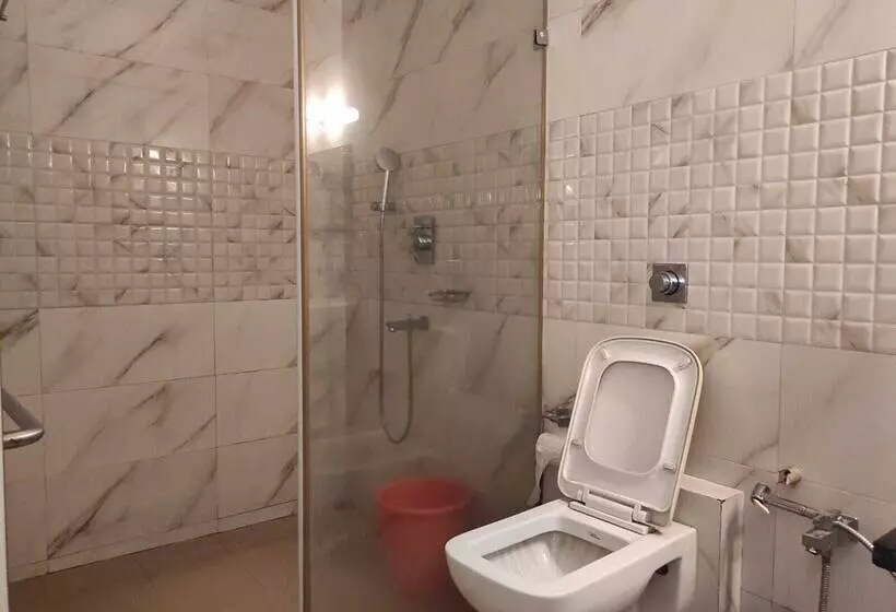 Hotelli Holiday Palace