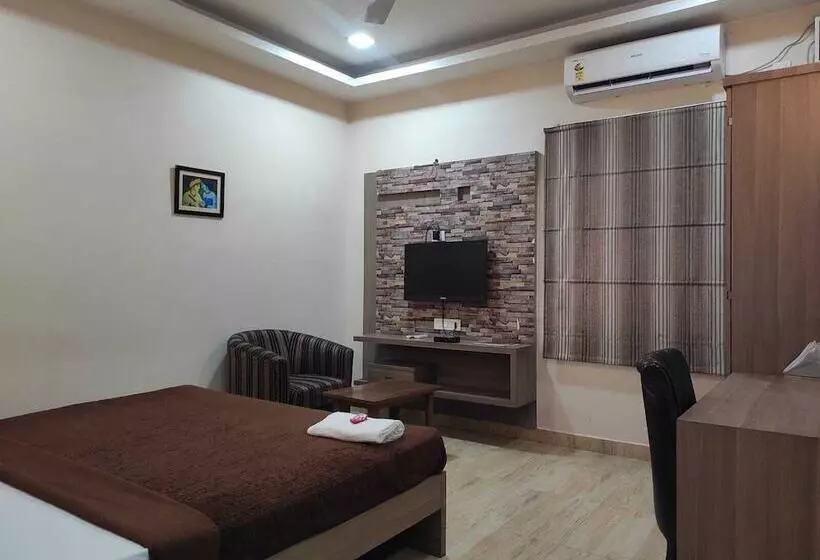 Hotelli Holiday Palace