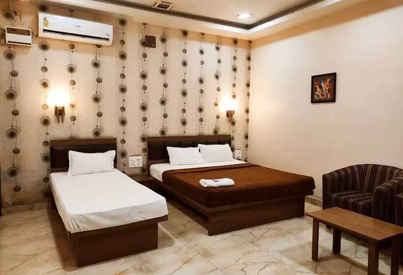 Hotelli Holiday Palace