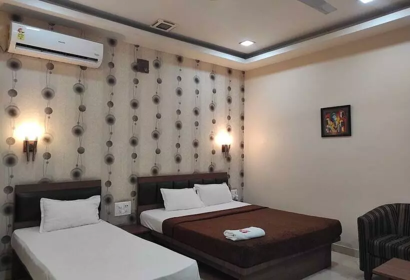 Hotelli Holiday Palace