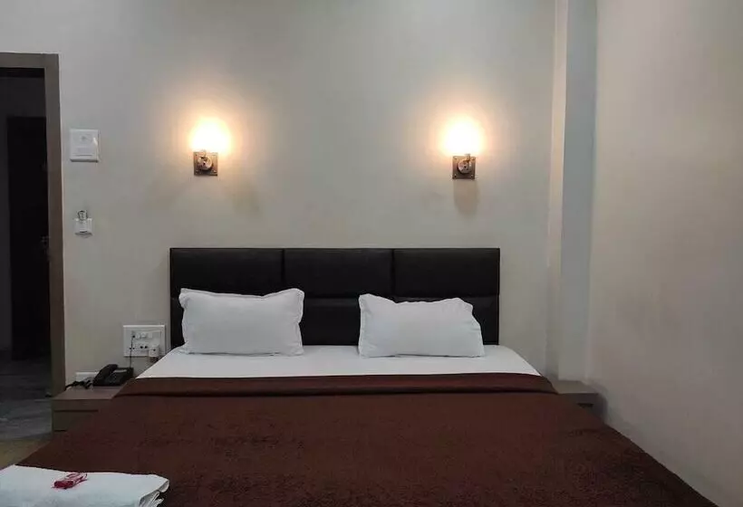 Hotelli Holiday Palace