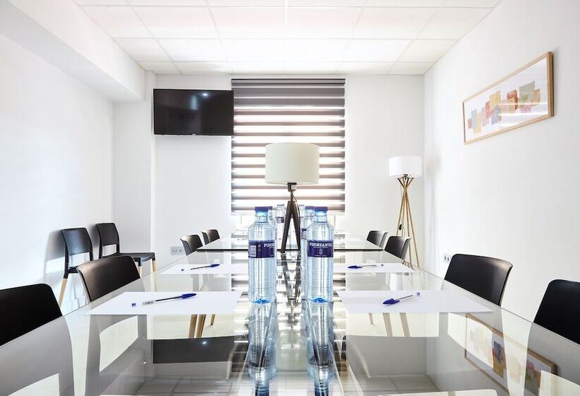 Отель Hostal Fontañan