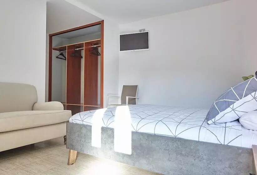 ホテル Hostal Fontañan