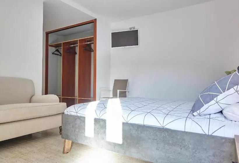 ホテル Hostal Fontañan