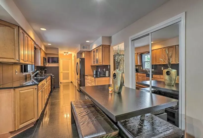 Jersey Home W/ Private In Ground Pool & Hot Tub!