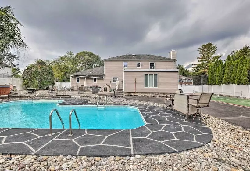 Jersey Home W/ Private In Ground Pool & Hot Tub!
