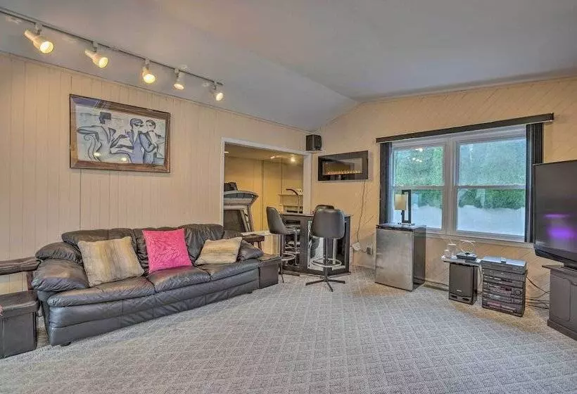 Jersey Home W/ Private In Ground Pool & Hot Tub!