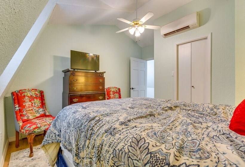 Lakefront Arkansas Abode   Deck, Grill & Fire Pit