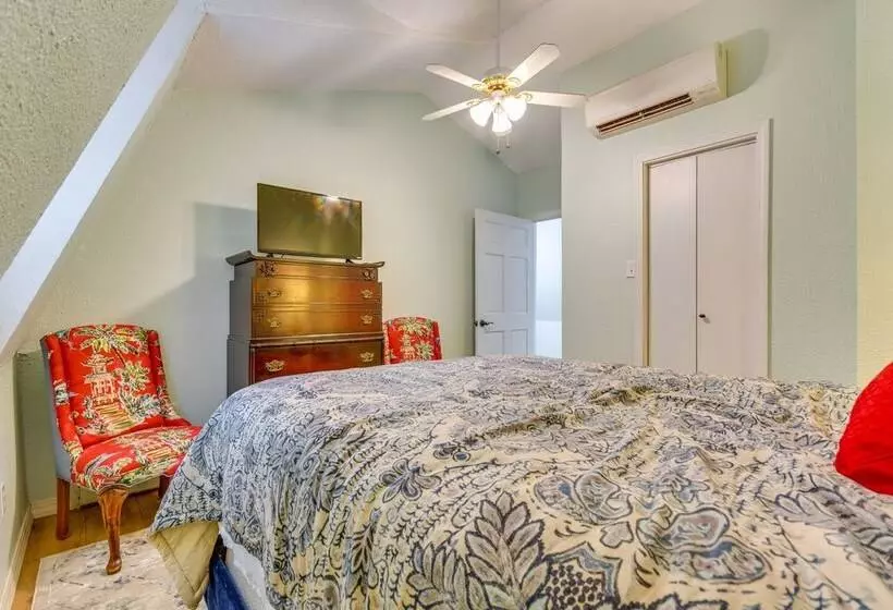 Lakefront Arkansas Abode   Deck, Grill & Fire Pit