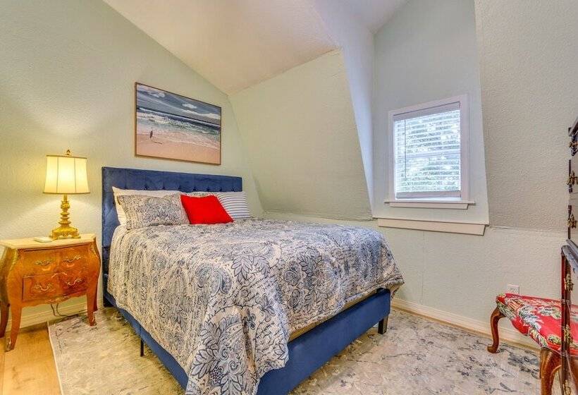 Lakefront Arkansas Abode   Deck, Grill & Fire Pit