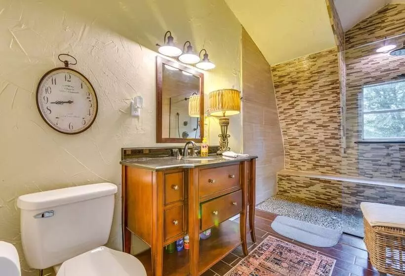 Lakefront Arkansas Abode   Deck, Grill & Fire Pit