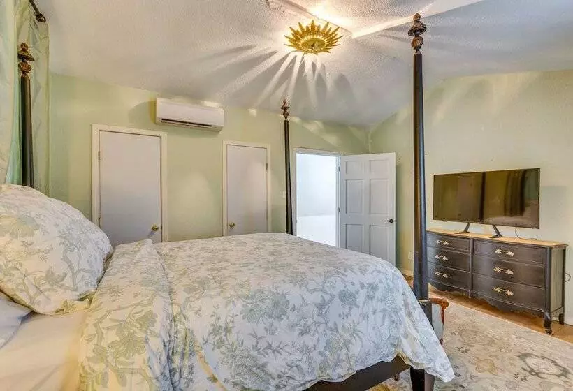 Lakefront Arkansas Abode   Deck, Grill & Fire Pit