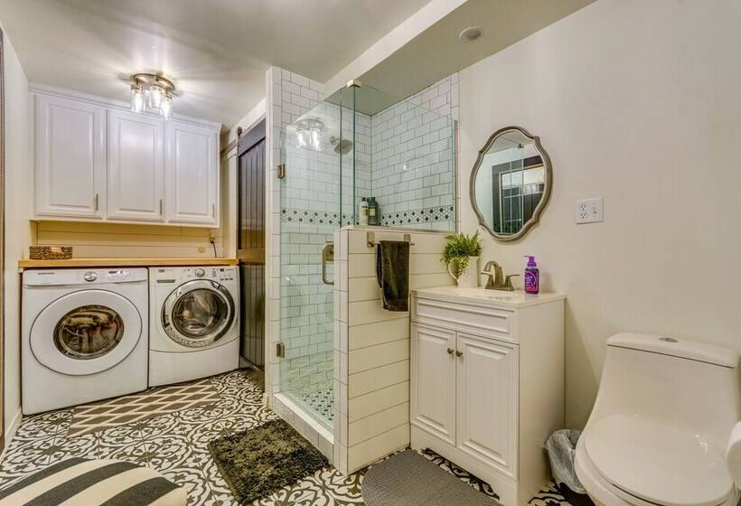 Lakefront Arkansas Abode   Deck, Grill & Fire Pit