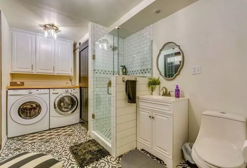 Lakefront Arkansas Abode   Deck, Grill & Fire Pit