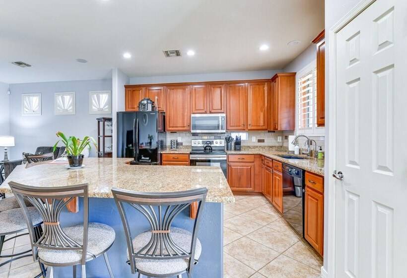 Lovely Casa Grande Home With Private Yard + Bbq
