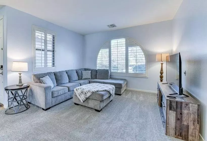 Lovely Casa Grande Home With Private Yard + Bbq