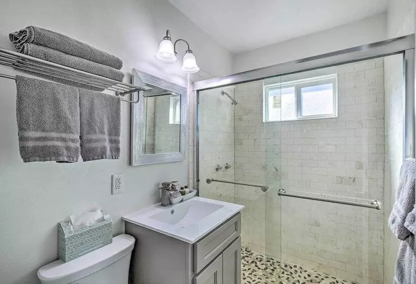 Norwalk Retreat W/ Pool ~ 11 Mi To Disneyland Park