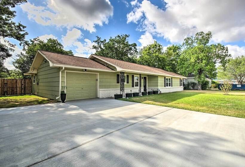 Lovely Tomball Home < 1 Mi To Dtwn + Pool Access!
