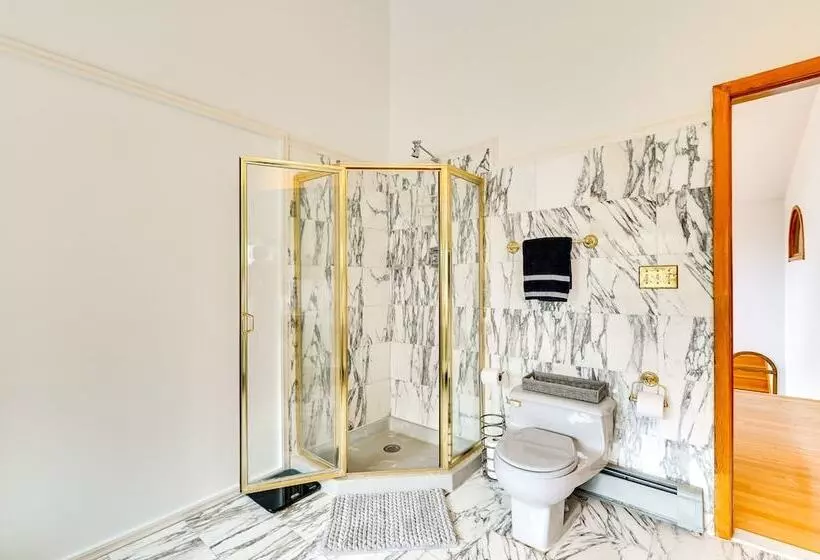 New York Retreat   Furnished Deck & Mountain Views