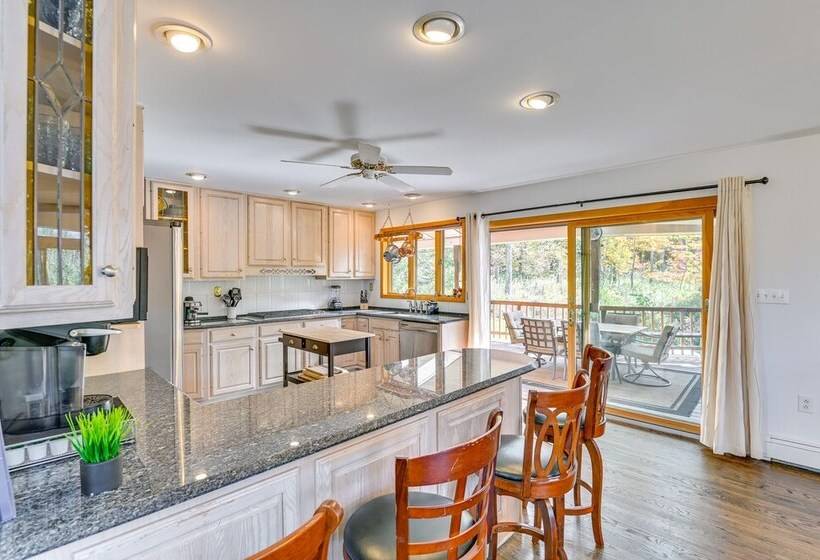 New York Retreat Furnished Deck & Mountain Views