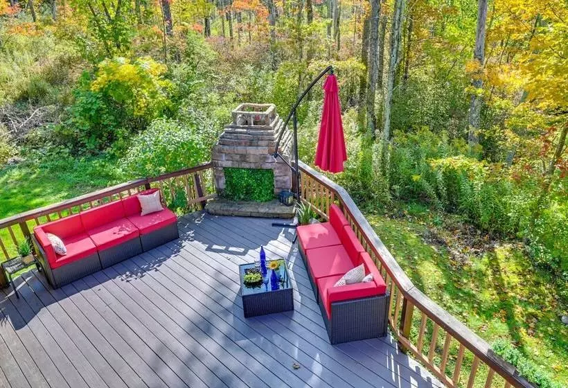 New York Retreat   Furnished Deck & Mountain Views