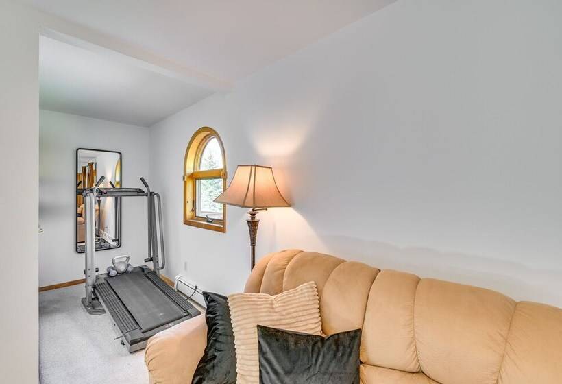 New York Retreat Furnished Deck & Mountain Views