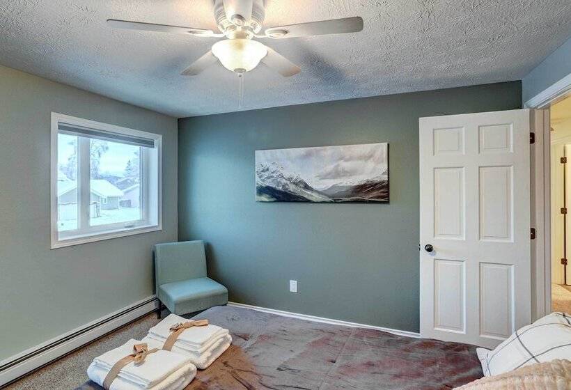 Northern Bliss House W/ Mountain Views!