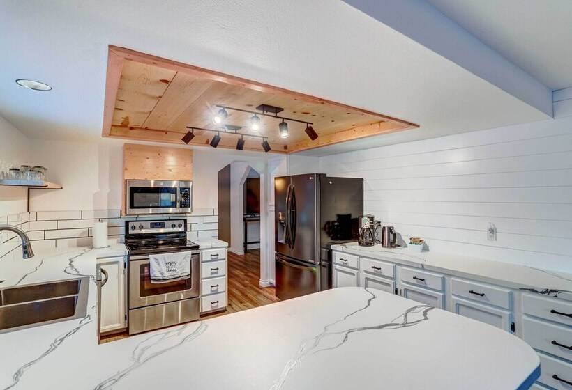 Northern Bliss House W/ Mountain Views!