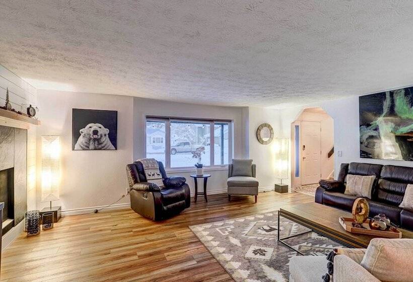 Northern Bliss House W/ Mountain Views!