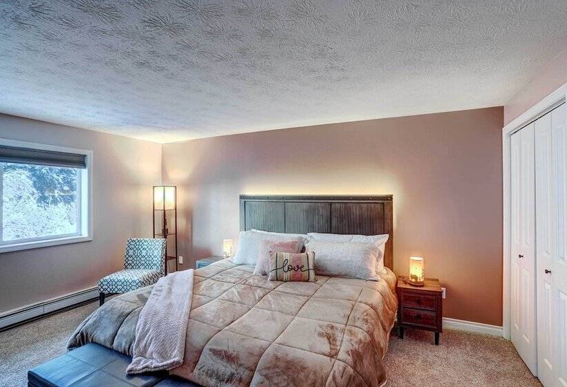 Northern Bliss House W/ Mountain Views!